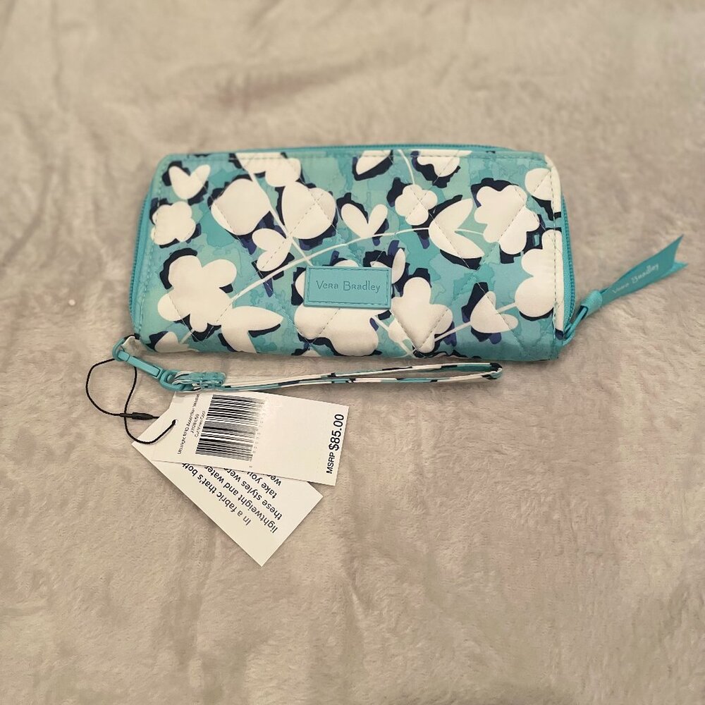 Vera Bradley Ultralight RFID Accordion Wristlet, Cut Vines Cool-NWT